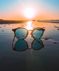 Lunettes de soleil et plage - Article Brandon Valorisation : les innovations de l'été 2021